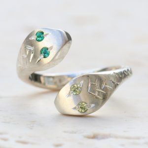 sterling silver double headed snake ring with emerald and peridot eyes