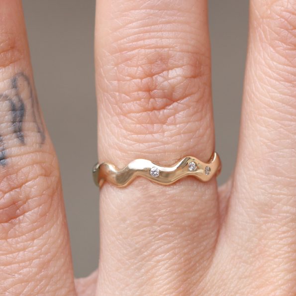 Wavy Ring Gold - Image 6